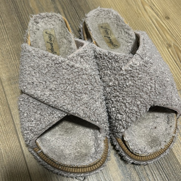 Free People Sherpa Slides - Picture 3 of 4
